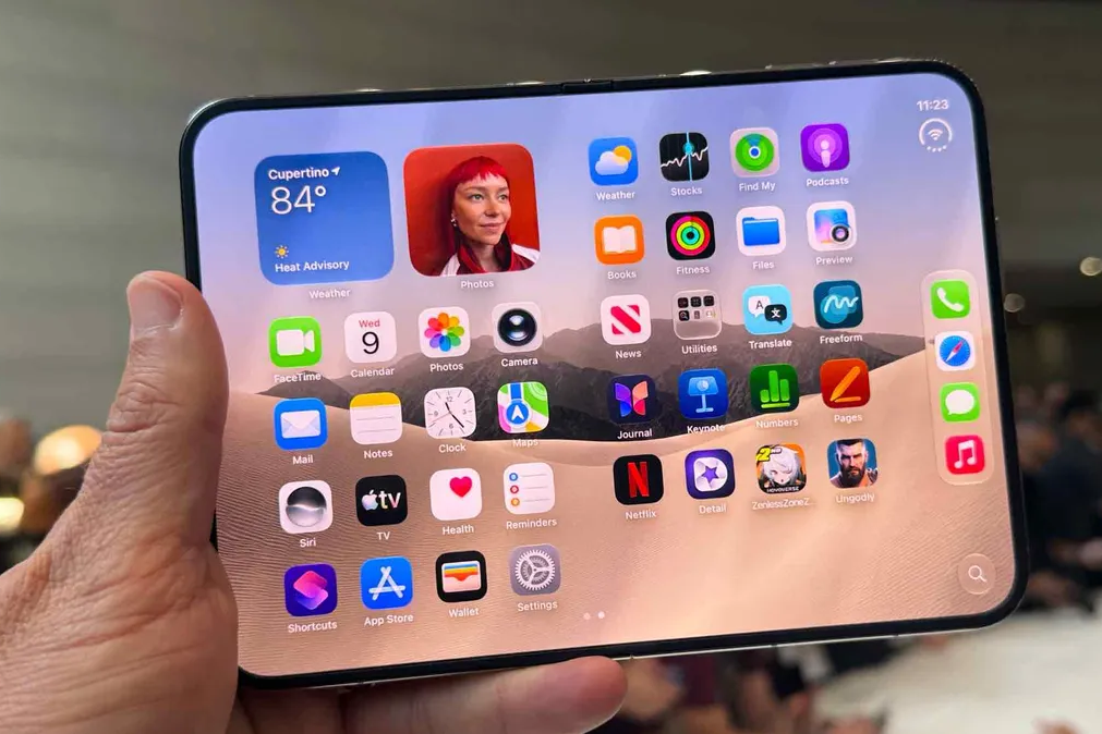 Màn hình trong iPhone Duo mở rộng với các ứng dụng trên iOS
